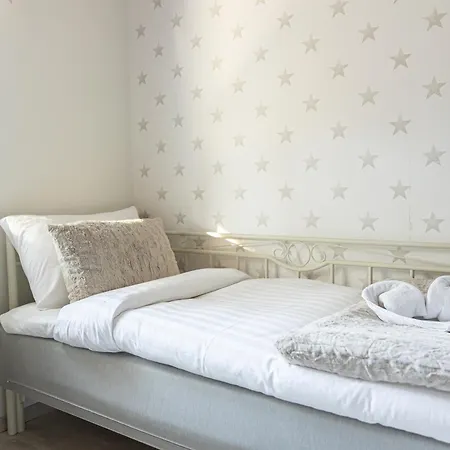 Villa Aurora By Booklapland *